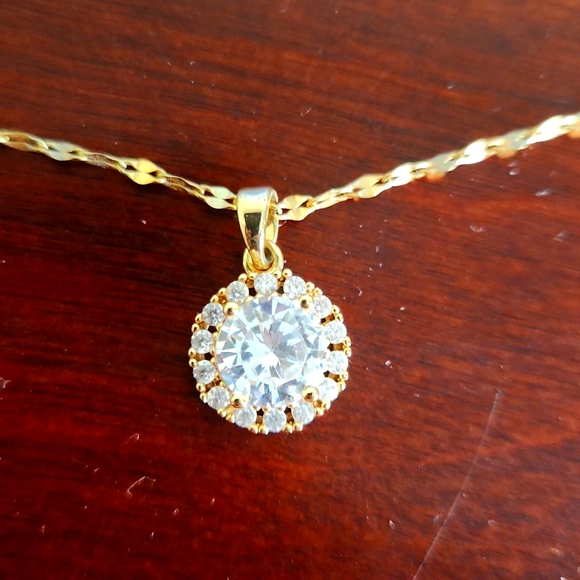 Cubic Zirconia Pendant with chain - Picture 1 of 4